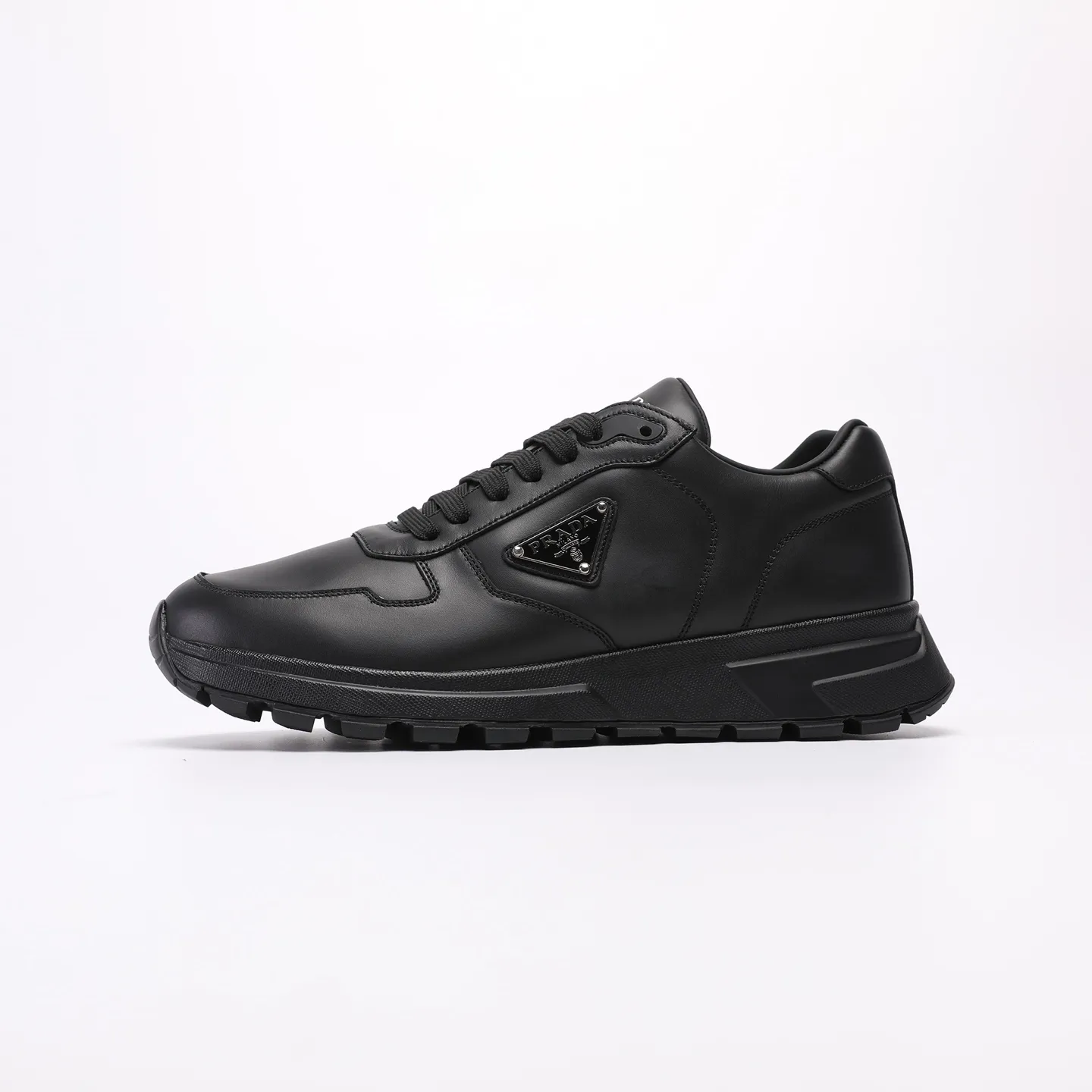 Batch 580 [PRADA] Men's shoes are popular in the counter, official website synchronization, high-quality shipments. Fabric: original cowhide with snakeskin. Lining: cowhide feet + cowhide lining. Outsole: original TPU + foam. Size: 38-46